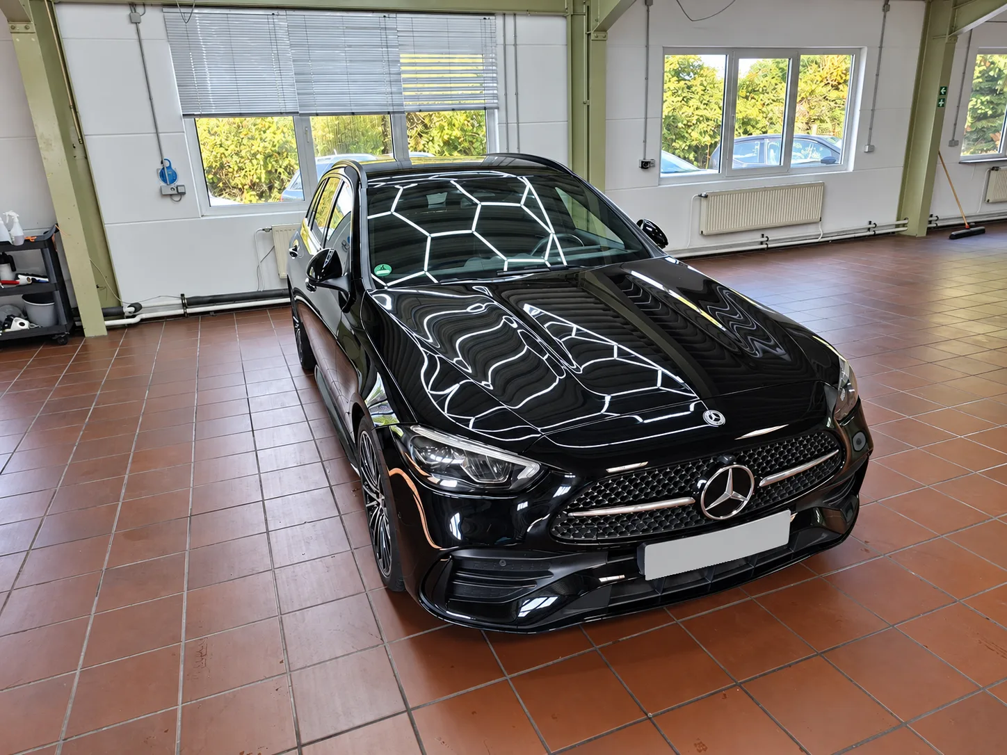 Aufbereiteter Mercedes mit sichtbarem Lackglanz